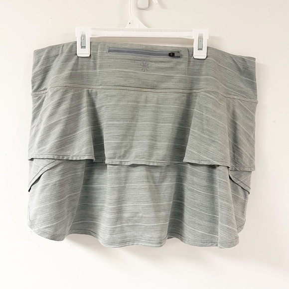 ATHLETA Ruffle Swagger Tennis Tiered Skirt Skort Light Gray  - Women’s XL - Picture 3 of 9